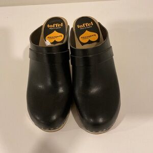 Swedish Hasbeens clogs